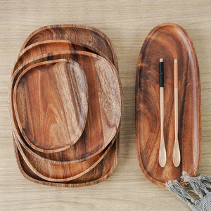 Assiette plate classique en bois massif durable avec couleur naturelle originale, forme irrégulière pour la vaisselle d'hôtel et de restaurant, écologique - Product Image 3