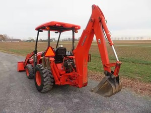 Kubota L47 Tracteur compact chargeuse-pelleteuse à vendre 23HP, haute efficacité et polyvalence - Product Image 5