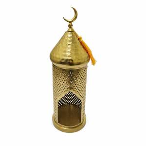 Farol Antiguo de Metal Dorado con Diseño de Cúpula Martillada y Perforada, Brillo Cálido de Vela para Decoración de Ramadán y Regalos - Product Image 1