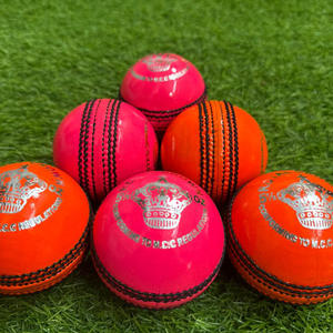 ลูกคริกเก็ต สีชมพู แดง ขาว ส้ม ลูกแข็ง ขนาดผู้ชาย 156 กรัม ผลิตด้วยมือและด้วยเครื่องจักรในประเทศปากีสถาน - Product Image 4