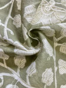 Tissu en coton imprimé à la main vert olive, motif floral blanc élégant - Product Image 3