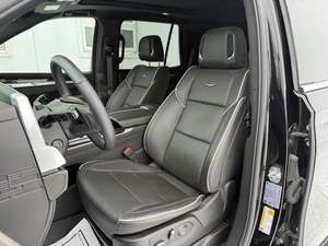 Cadillac Escalade Premium Luxury SUV 2024 USADO, 4x4, Automático, Volante a la Izquierda, Neumáticos R20, Interior Oscuro, Asientos de Cuero, Panorámico - Product Image 4