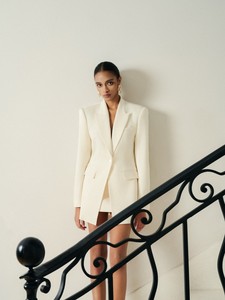 Conjunto de chaqueta estilizada a la moda para mujer, chaqueta drapeada sin espalda Lya, ropa de mujer de tela de alta calidad, marca Local 2025 - Product Image 4