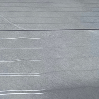 Carreaux muraux en céramique 3D à motif ondulé gris brillant en céramique avec des veines blanches, porcelaine émaillée pour des surfaces modernes élégantes