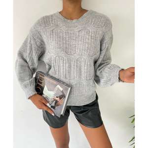 Pull en tricot pour femme avec détail complexe au dos - Modèle 848 - Product Image 2