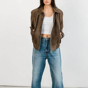 Chaqueta de Cuero de Gamuza Premium para Mujer con Diseño Contemporáneo de Punto Transpirable, Características Ecológicas y Superficie Suave - Product Image 6