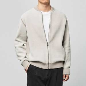 Chaqueta acogedora y elegante para hombre, abrigo térmico de lana con cremallera para senderismo, esquí y ropa de invierno de todos los días. - Product Image 2