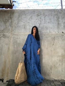 Vente en gros Été Bleu Floral Tie-Dye V-Neck Kaftan Robe Maxi Longueur Manches Longues Taille Libre Respirant Tissé Robe de Plage Naturel - Product Image 5