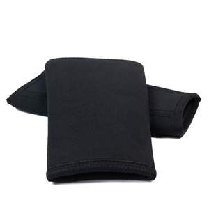 Rodillera de ajuste cruzado personalizada, soporte de pierna para levantamiento de pesas pesado, manga de rodilla de neopreno suave y duradera - Product Image 2