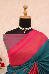 Sari Clásico de Seda Banarasi para Fiesta Nupcial con Blusa Exclusiva, Ropa Étnica para Bodas y Festivales Indios para Mujeres y Niñas - Product Image 2