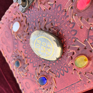 ไพไรต์สีทองธรรมชาติสลักสัญลักษณ์ Zibu หินมั่งคั่งฮวงจุ้ยเพื่อความมั่งคั่งความอุดมสมบูรณ์และการสำแดงพลังงาน - Product Image 1