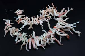 Coral blanco natural, collar de cuentas Rojas collar de branchi grueso grande collar de piedras preciosas tamaño de 18 pulgadas 69X3MM a 22X3MM () - Product Image 3