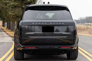 รถยนต์โรเวอร์ P400 SE LWB AWD คูเป้ เทอร์โบ R18 ปี 2024 ไมล์น้อย เกียร์อัตโนมัติ พวงมาลัยซ้าย ภายในสีเข้ม - Product Image 5