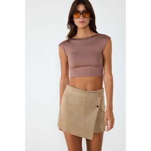 Top Corto Básico con Espalda Descubierta - Product Image 5