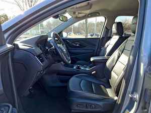 GMCC AT4 2024, SUV Crossover de Lujo Ultra, Tracción en las Cuatro Ruedas, Gasolina, Automático, Cámara Trasera de 360°, INVERMENTABLE - Product Image 5