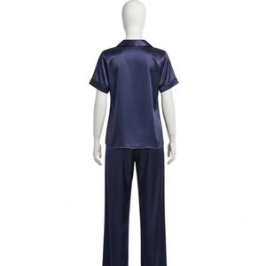 ชุดนอนผ้าซาตินระบายอากาศสำหรับผู้หญิง พิมพ์ลายแบบดิสชัวร์ นุ่ม สบาย ดีไซน์หรูหรา เหมาะสำหรับชุดนอน - Product Image 3