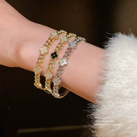 Bracelet en acier inoxydable haut de gamme délicat Zircon fleur plaqué pour femme accessoire de mode à la mode pour une tenue de fête quotidienne