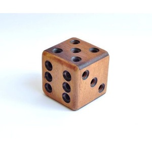 Dados de madera maciza ecológicos para entusiastas de los juegos de mesa - Product Image 3