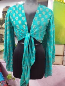 Blusa informal modesta hecha de seda con cuello en V profundo Mangas largas de campana y Top corto con lazo frontal envolvente Suave cómodo y elegante - Product Image 2