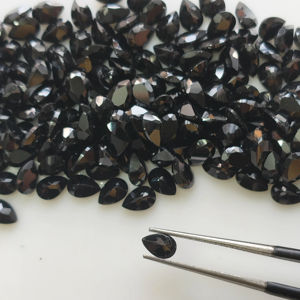 พลอยสปิเนลสีดำธรรมชาติ 6x4 มม. ทรงลูกแพร์ คุณภาพดีที่สุด สำหรับทำเครื่องประดับ - Product Image 1