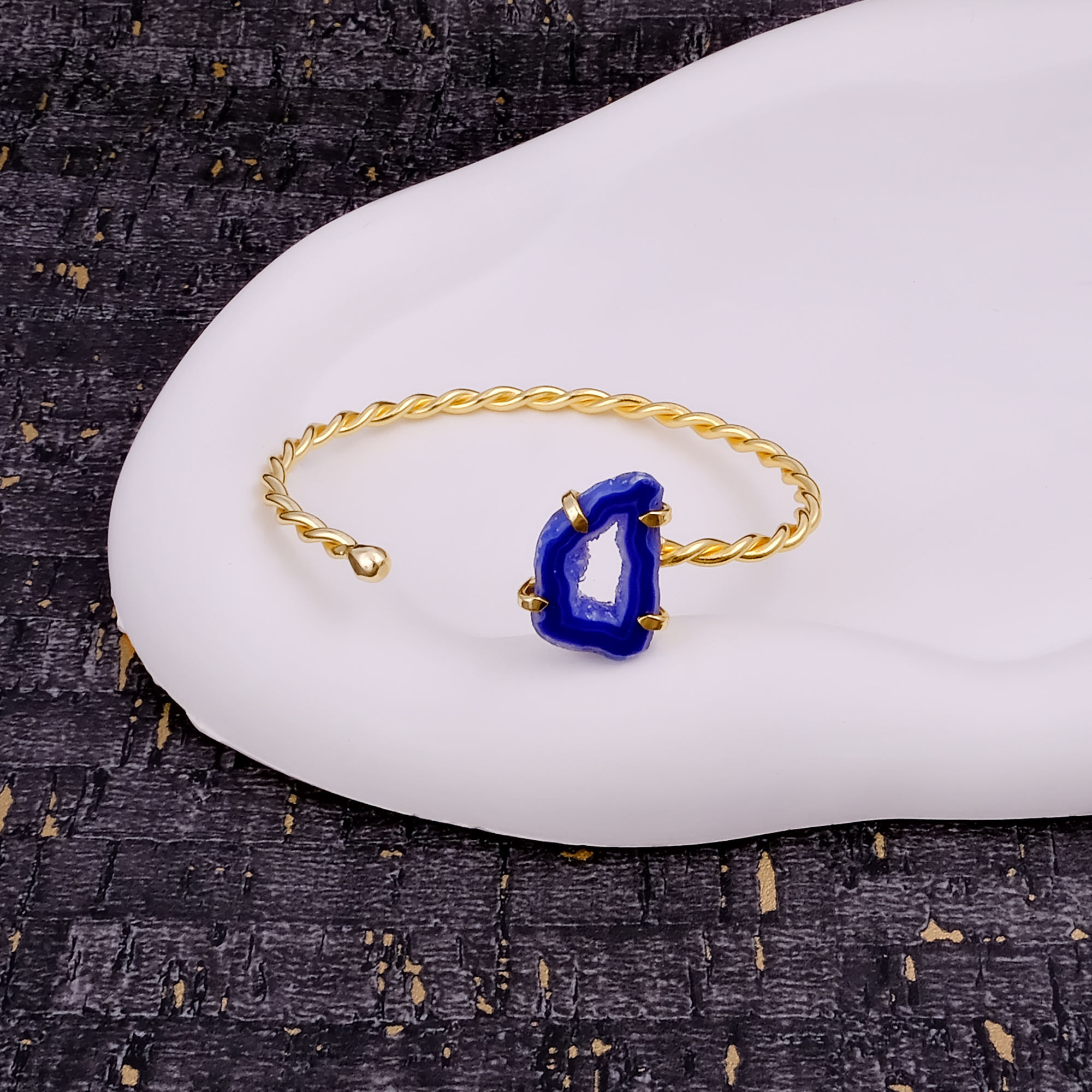 หินโมราสีฟ้า