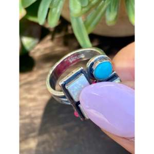 Bague en argent sterling avec turquoise Kingman et opale, sertie en clos, motif géométrique, taille 5 - Product Image 6