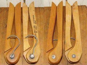 Único hecho a mano mejor estilo boutique de alta calidad un grado Lotus percha de madera con muescas con barra traje percha - Product Image 6