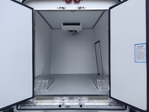 Nouveau <span class=keywords><strong>camion</strong></span> <span class=keywords><strong>frigorifique</strong></span> diesel manuel Eveco à essieu court et toit surélevé - Product Image 6