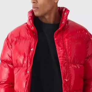 Vente en gros Veste matelassée rouge brillant en toile pour homme Vêtements d'extérieur coupe-vent très brillants avec impression de logo sur le devant en hiver - Product Image 5