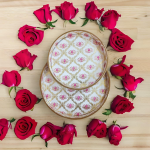 Bandeja redonda de madera con impresión digital y revestimiento de esmalte Mango resistente Corte Fácil de servir para cocina Comedor Café y decoración - Product Image 4