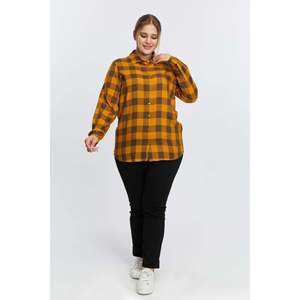 Chemise à carreaux grande taille couleur moutarde - Product Image 4