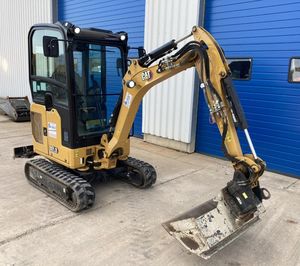 Caterpillar CAT 301.8 Mini pelleteuse compacte de 1.8 tonnes avec moteur diesel et système hydraulique à détection de charge pour les travaux de précision - Product Image 1