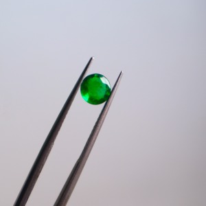 Natural Swat Esmeralda redonda 6mm piedras preciosas sueltas al por mayor para la fabricación de joyas de fabricación india - Product Image 3