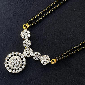 Colgante de Mangalsutra con tachuelas de diamantes americanos, cadena de cuentas negras, joyería de latón chapada en rodio para boda, patrón en forma de flor - Product Image 1