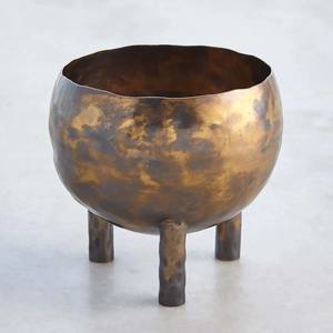 Macetas de metal contemporáneas, ideales para exhibir sus plantas de interior favoritas en casas modernas elegantes a precio de venta - Product Image 3