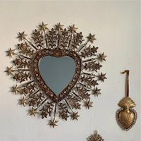 Miroir mural en forme de cœur Milagro fait à la main, art populaire mexicain, miroir en métal décoratif en forme de soleil avec des cristaux pour cadeau et boutique