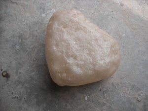 Finition en fibre de verre de texture inégale de roche de rocher artificiel réaliste pour la décoration de jardin à la maison - Product Image 2