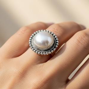 Anillo de Plata con Perla Natural Elegante - Diseño Vintage Atemporal con Detalle de Cuentas - Regalo para Ella - Product Image 1