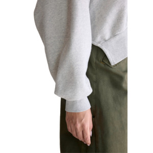 Sudadera con capucha corta informal para mujer con tela polar de manga larga, ajuste relajado, diseño forrado, decoración de insignia - Product Image 5