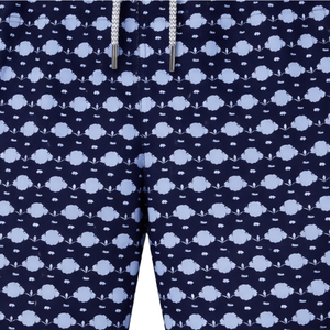 Shorts de bain recyclés pour hommes, motif rhinocéros bleu marine, séchage rapide, avec taille élastique et poches à cordon - Product Image 6
