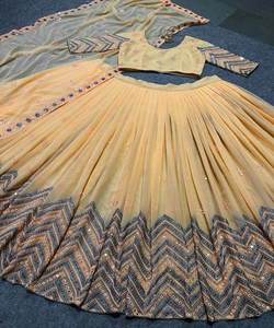 Vêtements de mariée en coton polyester, la plus belle et attrayant, robe de mariée élégante, lehenga chari avec dupatta, travail de broderie lourde pour femmes indiennes - Product Image 2