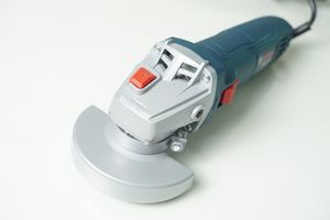 Amoladora angular eléctrica con cable GWS 700 Professional, ideal para pulir metal, desbarbar y pulir hormigón y paredes. - Product Image 5