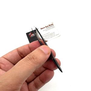 Pinza de Cejas Inclinada de Acero Inoxidable Negro Mate Personalizable, Herramienta de Belleza para Dar Forma a las Cejas y Depilación, Servicios OEM - Product Image 2