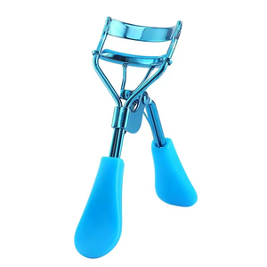 Recourbe-cils de luxe avec des coussinets de recharge supplémentaires pour un recourbement parfait, un volume accru et une définition des cils allongés - Product Image 1