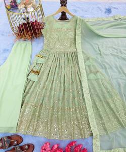 Chic Patiala Festival Wear Traje de algodón con elegantes detalles de volantes y intrincado trabajo manual para Boho Vibes. - Product Image 5