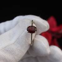 Bague de luxe vintage en argent 925 plaqué rhodium avec grenat, pierre précieuse ovale et accents de zircon cubique, certifiée IGI, couleur naturelle pour femme