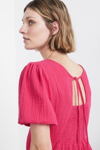 เดรสผ้าฝ้ายเนื้อครinkle ทรงเอไลน์ แขนพองสั้น ไซส์ XL ดีไซน์เซ็กซี่ ช่วงหลังรูดผูกโบว์  ตกแต่งด้วยดีเทลเว้าด้านข้าง มีกระเป๋าผูกด้านข้าง - Product Image 4