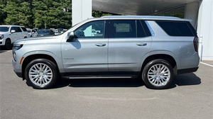 2025 Chev rolet Tahoe LT 4dr SUV 4WD 5.3L 8cyl 10A Neat - Product Image 6