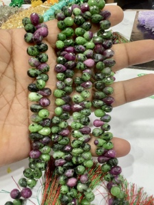 Cuentas de Briolette en forma de lágrima de zoisita de rubí facetado natural, tamaño de hebra de 8 pulgadas, 5-7mm, aproximadamente, piedras preciosas cortadas con cojín a granel - Product Image 6