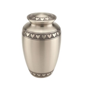 Fournisseur de haute qualité d'urne funéraire en laiton de conception de coeur meilleure vente urne souvenir pour adultes avec le meilleur prix - Product Image 1